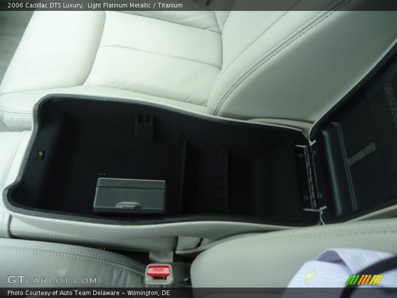 Light Platinum Metallic / Titanium 2006 Cadillac DTS Luxury