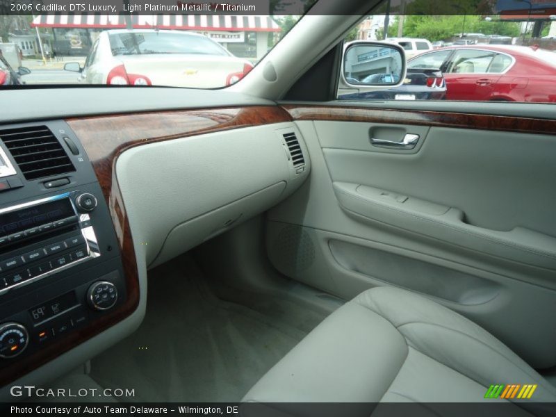 Light Platinum Metallic / Titanium 2006 Cadillac DTS Luxury