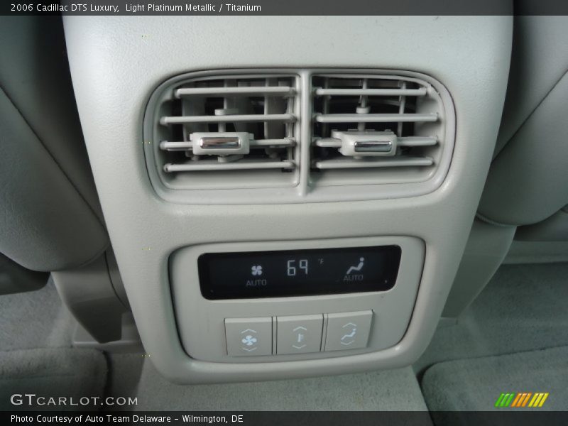 Light Platinum Metallic / Titanium 2006 Cadillac DTS Luxury