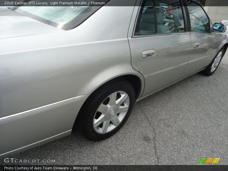 Light Platinum Metallic / Titanium 2006 Cadillac DTS Luxury