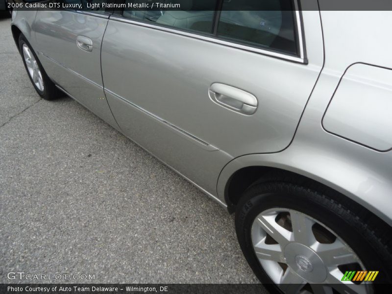 Light Platinum Metallic / Titanium 2006 Cadillac DTS Luxury