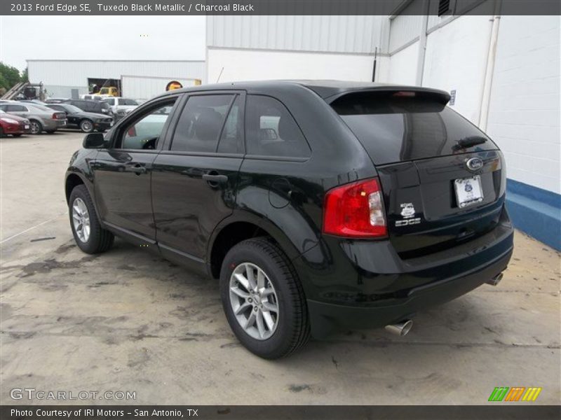 Tuxedo Black Metallic / Charcoal Black 2013 Ford Edge SE