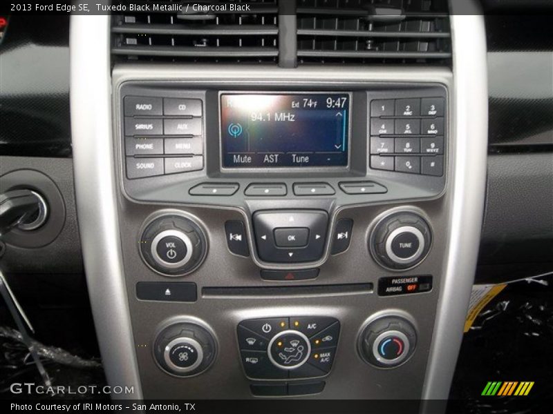 Tuxedo Black Metallic / Charcoal Black 2013 Ford Edge SE