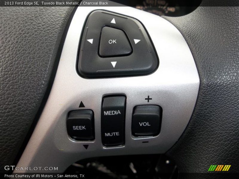 Tuxedo Black Metallic / Charcoal Black 2013 Ford Edge SE