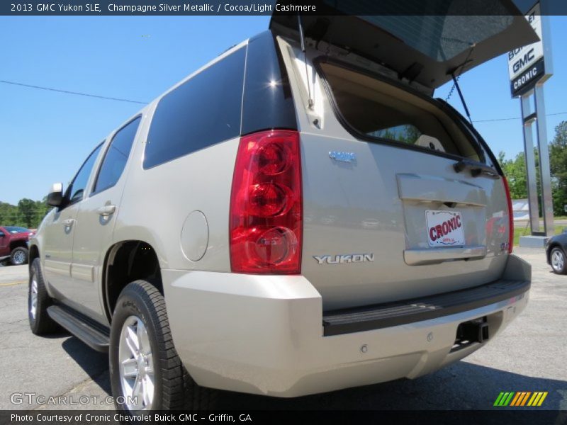 Champagne Silver Metallic / Cocoa/Light Cashmere 2013 GMC Yukon SLE