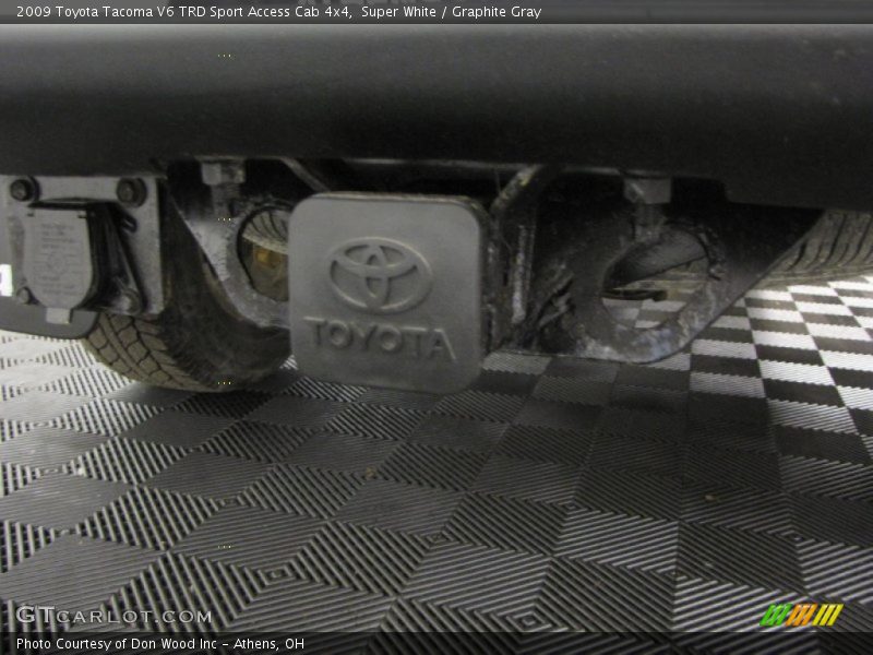 Super White / Graphite Gray 2009 Toyota Tacoma V6 TRD Sport Access Cab 4x4