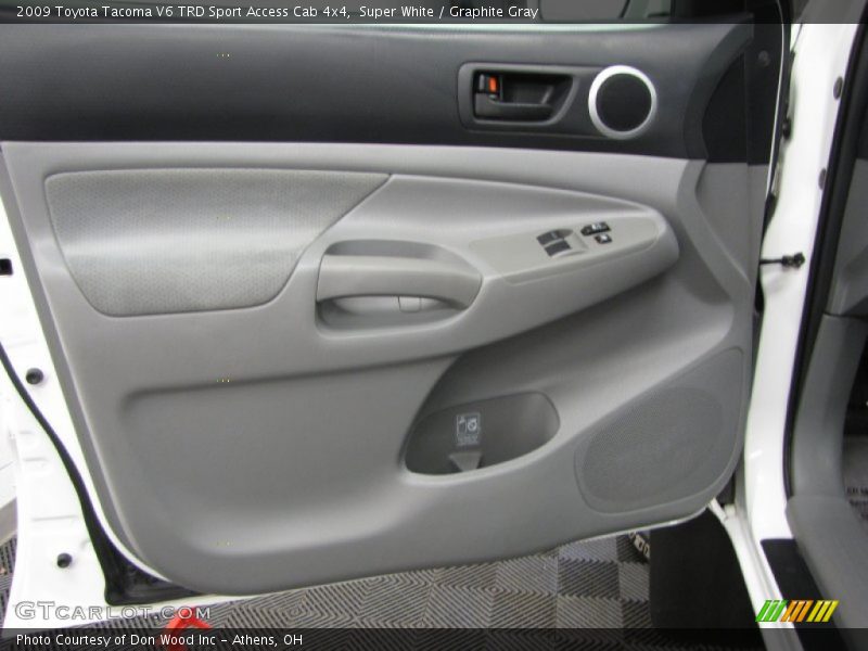Super White / Graphite Gray 2009 Toyota Tacoma V6 TRD Sport Access Cab 4x4