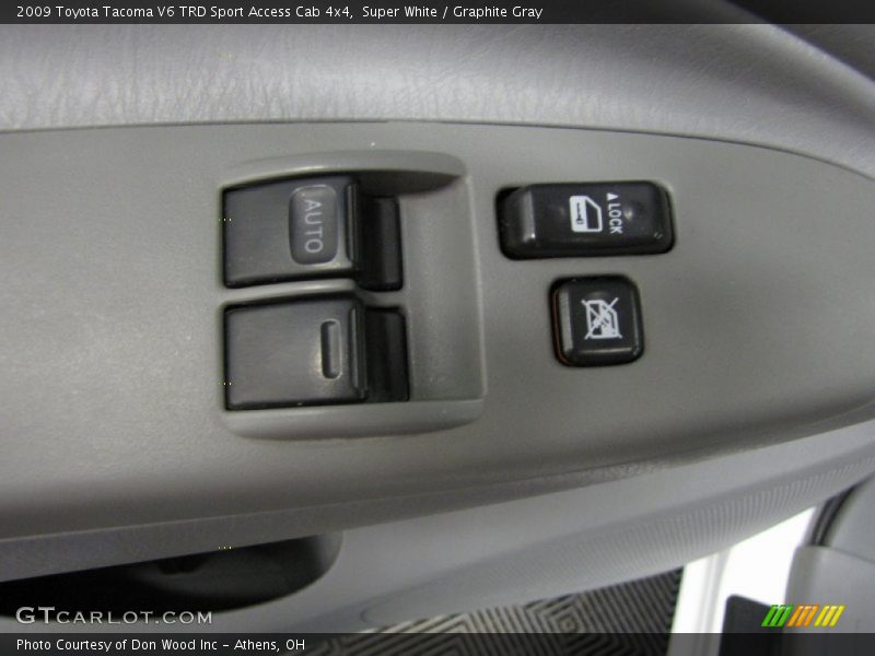 Super White / Graphite Gray 2009 Toyota Tacoma V6 TRD Sport Access Cab 4x4