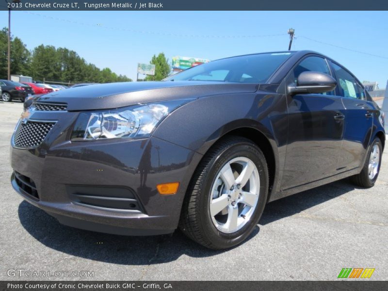 Front 3/4 View of 2013 Cruze LT