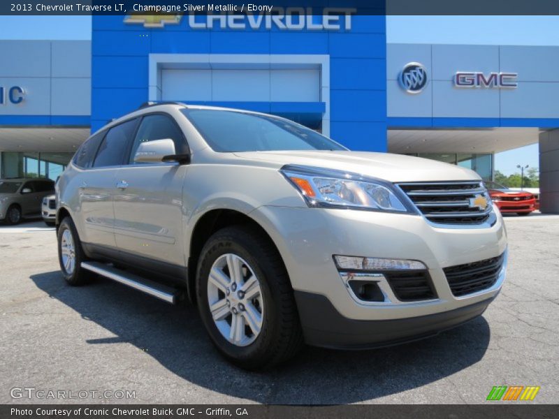 Champagne Silver Metallic / Ebony 2013 Chevrolet Traverse LT