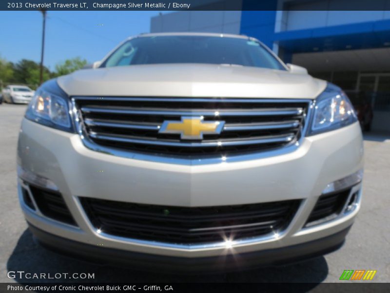 Champagne Silver Metallic / Ebony 2013 Chevrolet Traverse LT