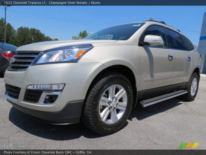 Champagne Silver Metallic / Ebony 2013 Chevrolet Traverse LT