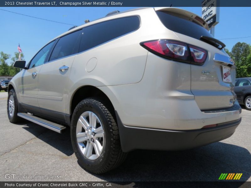 Champagne Silver Metallic / Ebony 2013 Chevrolet Traverse LT