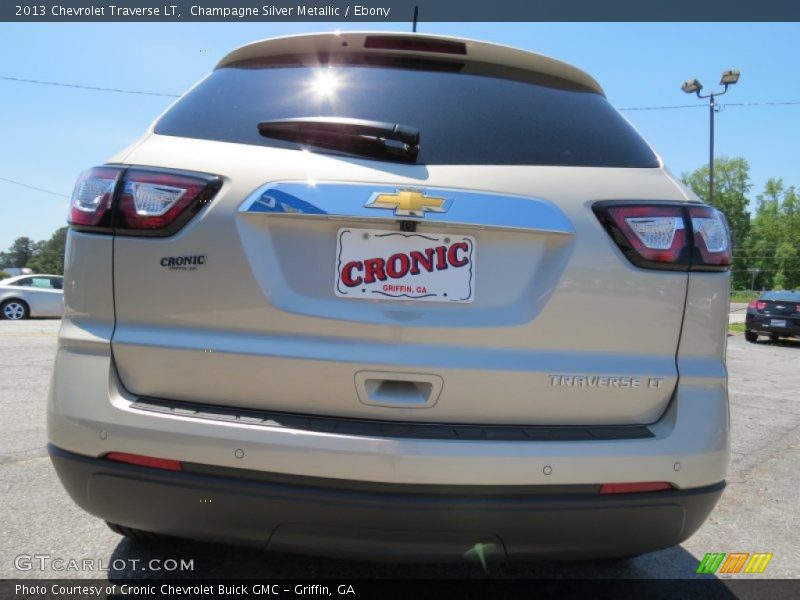 Champagne Silver Metallic / Ebony 2013 Chevrolet Traverse LT