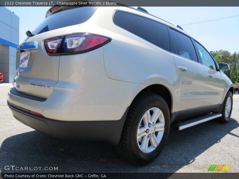 Champagne Silver Metallic / Ebony 2013 Chevrolet Traverse LT