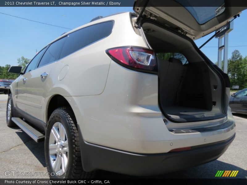 Champagne Silver Metallic / Ebony 2013 Chevrolet Traverse LT