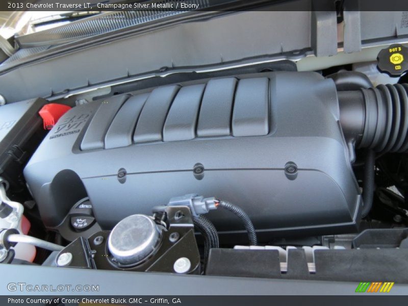 Champagne Silver Metallic / Ebony 2013 Chevrolet Traverse LT