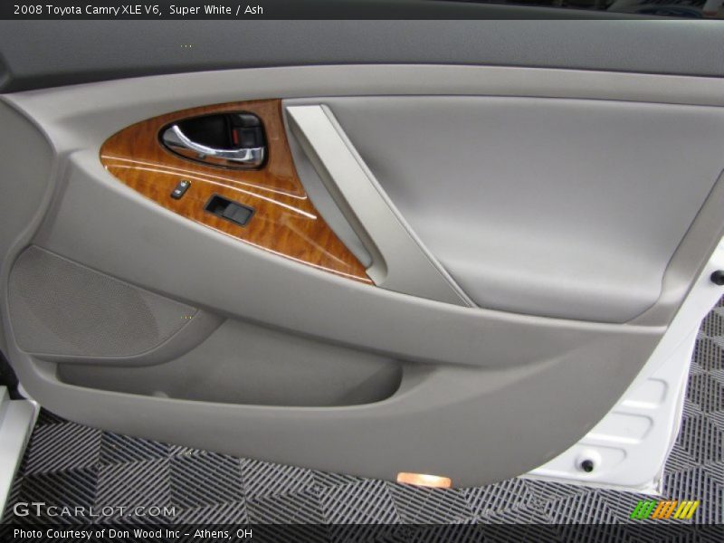Super White / Ash 2008 Toyota Camry XLE V6