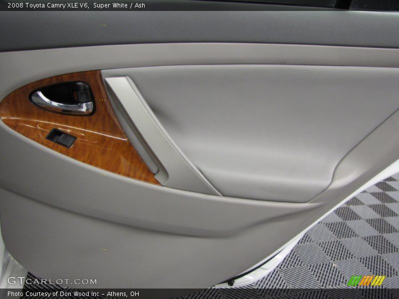 Super White / Ash 2008 Toyota Camry XLE V6