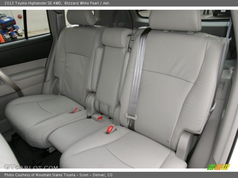 Blizzard White Pearl / Ash 2013 Toyota Highlander SE 4WD