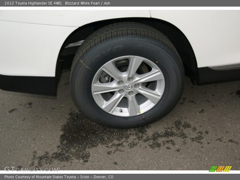 Blizzard White Pearl / Ash 2013 Toyota Highlander SE 4WD