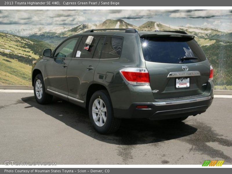 Cypress Green Pearl / Sand Beige 2013 Toyota Highlander SE 4WD