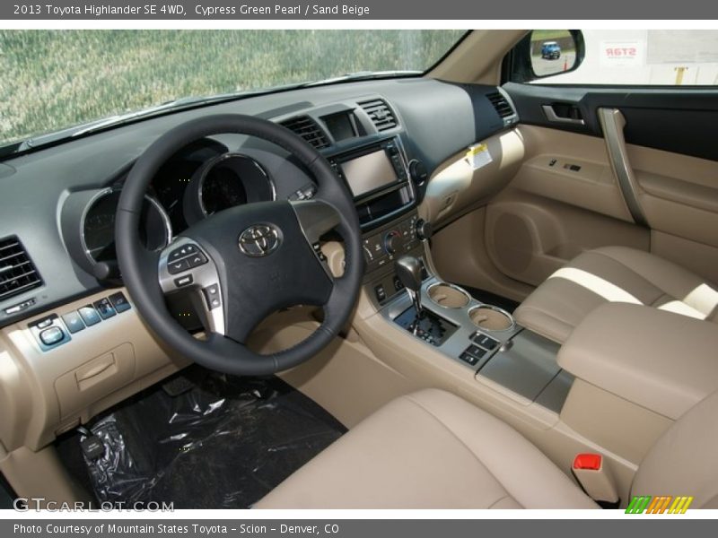 Cypress Green Pearl / Sand Beige 2013 Toyota Highlander SE 4WD