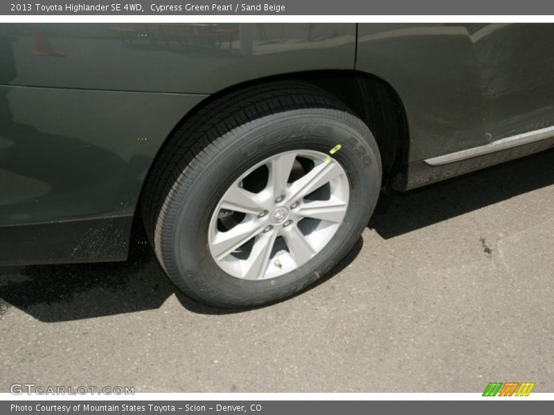 Cypress Green Pearl / Sand Beige 2013 Toyota Highlander SE 4WD