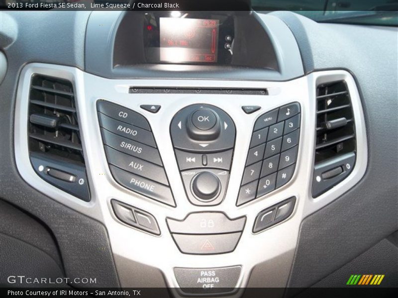 Lime Squeeze / Charcoal Black 2013 Ford Fiesta SE Sedan