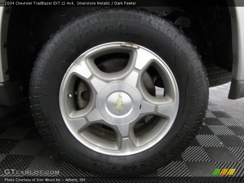 Silverstone Metallic / Dark Pewter 2004 Chevrolet TrailBlazer EXT LS 4x4