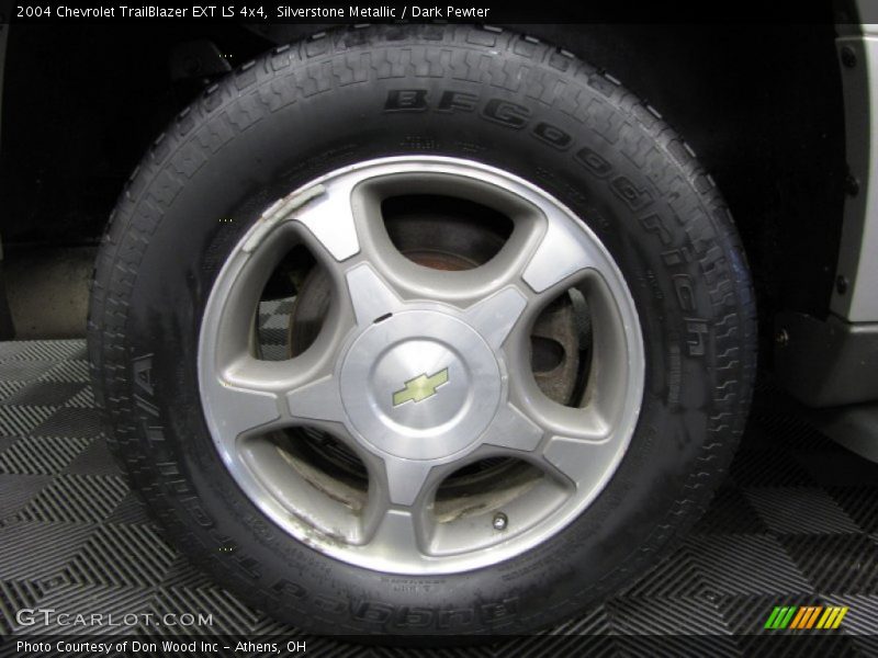 Silverstone Metallic / Dark Pewter 2004 Chevrolet TrailBlazer EXT LS 4x4