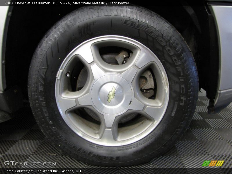 Silverstone Metallic / Dark Pewter 2004 Chevrolet TrailBlazer EXT LS 4x4