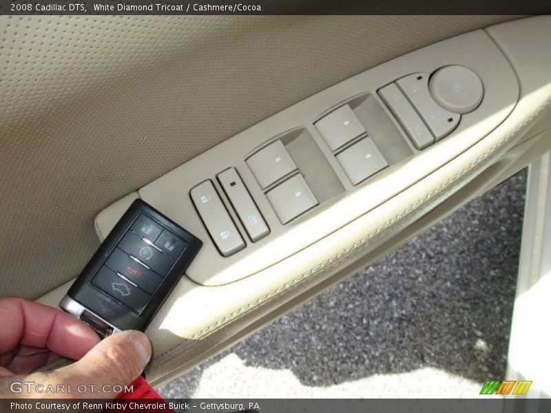 White Diamond Tricoat / Cashmere/Cocoa 2008 Cadillac DTS