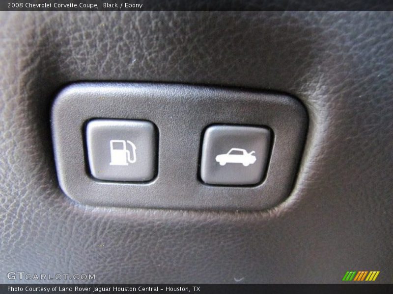 Controls of 2008 Corvette Coupe