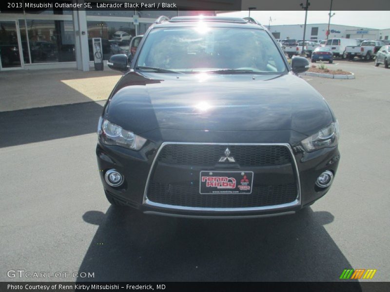 Labrador Black Pearl / Black 2013 Mitsubishi Outlander SE