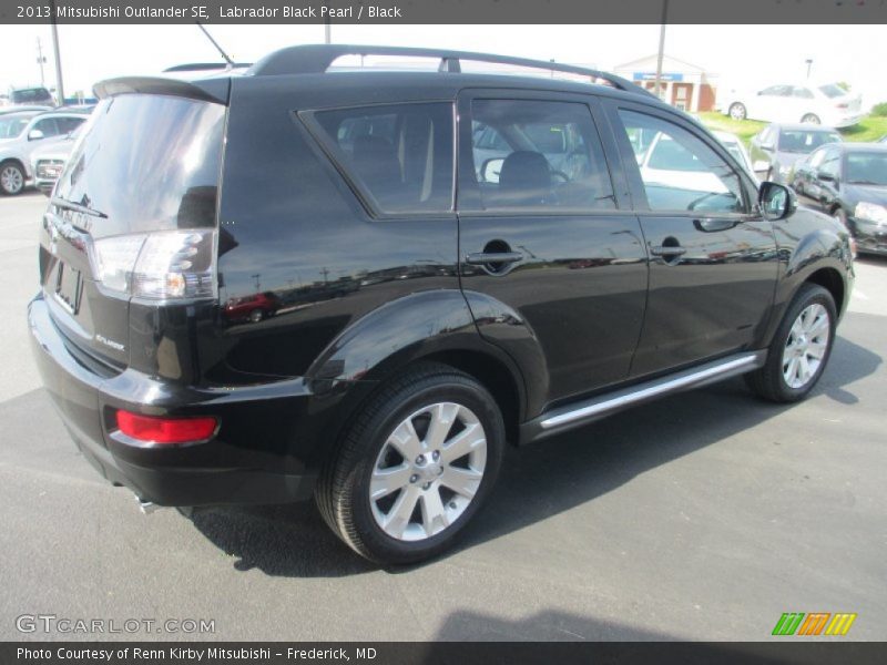Labrador Black Pearl / Black 2013 Mitsubishi Outlander SE