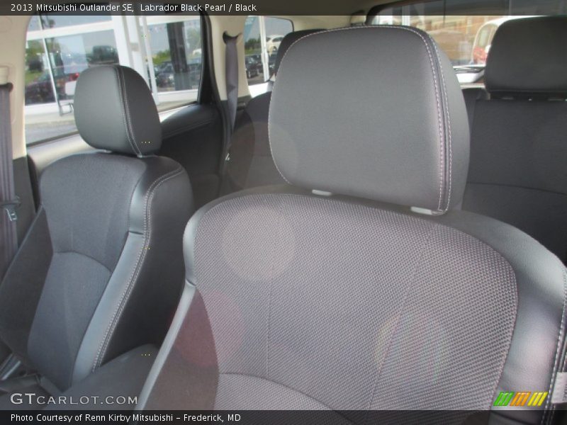 Labrador Black Pearl / Black 2013 Mitsubishi Outlander SE