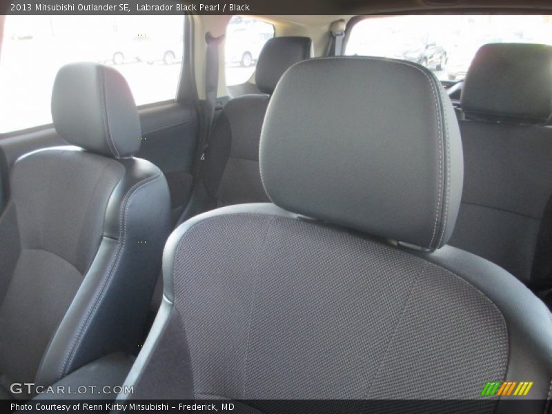 Labrador Black Pearl / Black 2013 Mitsubishi Outlander SE