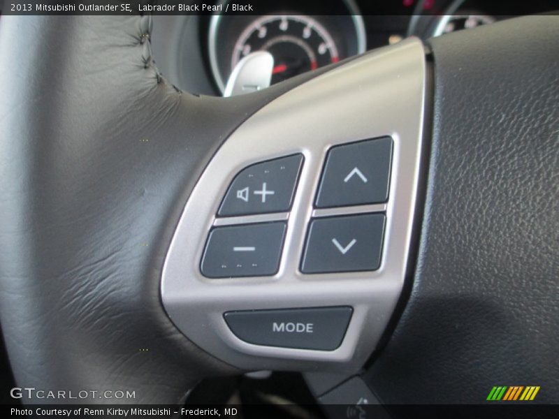 Labrador Black Pearl / Black 2013 Mitsubishi Outlander SE
