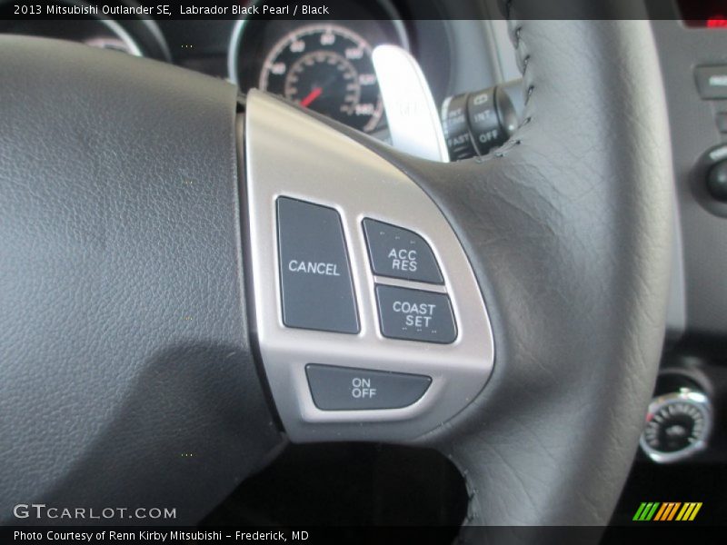 Labrador Black Pearl / Black 2013 Mitsubishi Outlander SE