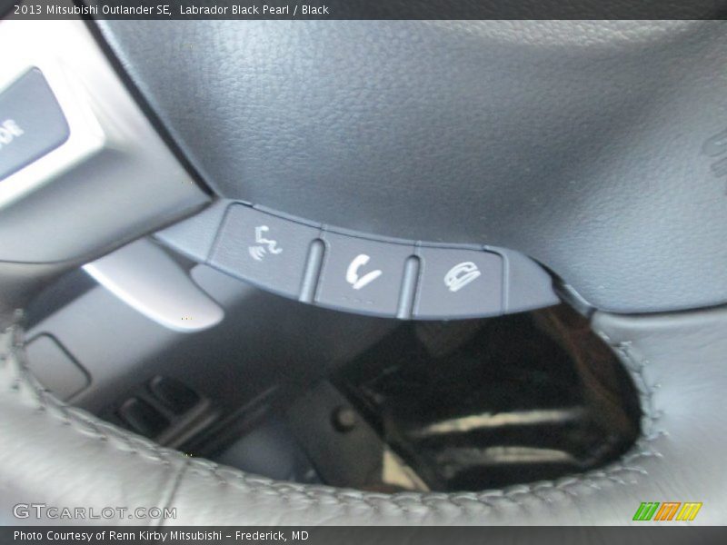 Labrador Black Pearl / Black 2013 Mitsubishi Outlander SE