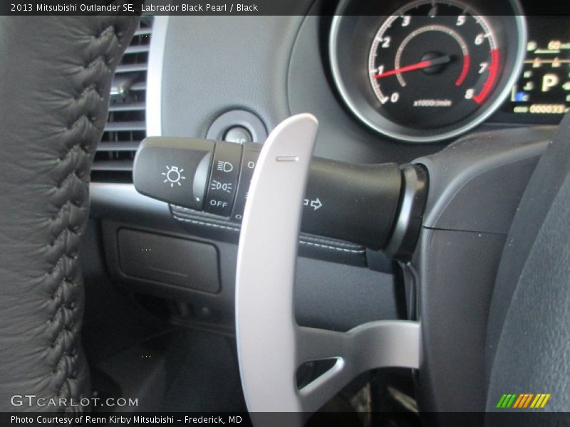 Labrador Black Pearl / Black 2013 Mitsubishi Outlander SE