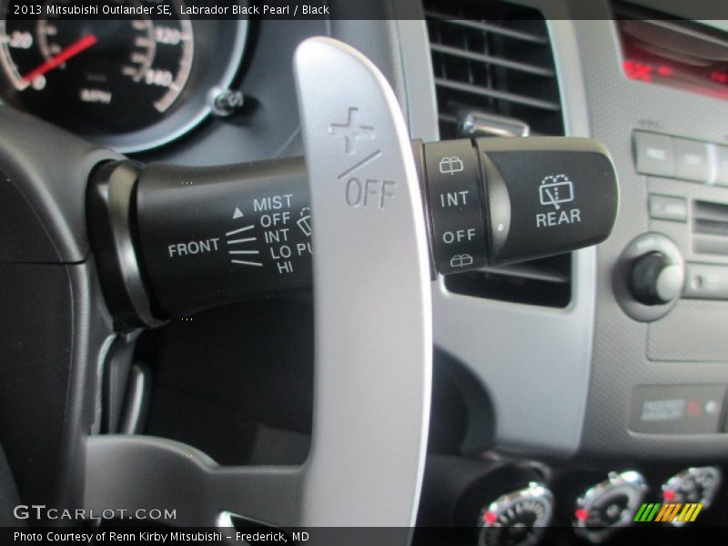 Labrador Black Pearl / Black 2013 Mitsubishi Outlander SE