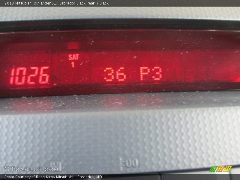 Labrador Black Pearl / Black 2013 Mitsubishi Outlander SE