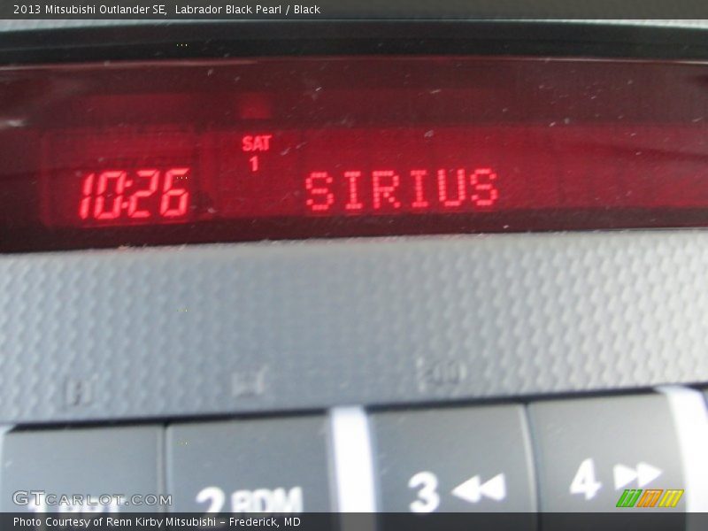 Labrador Black Pearl / Black 2013 Mitsubishi Outlander SE