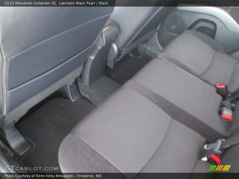 Labrador Black Pearl / Black 2013 Mitsubishi Outlander SE