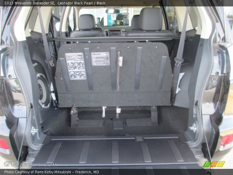 Labrador Black Pearl / Black 2013 Mitsubishi Outlander SE