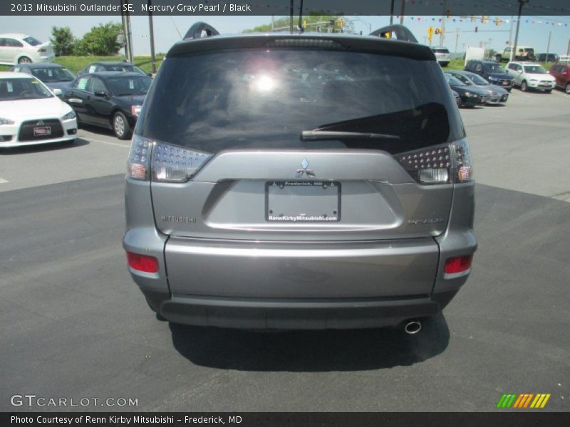 Mercury Gray Pearl / Black 2013 Mitsubishi Outlander SE