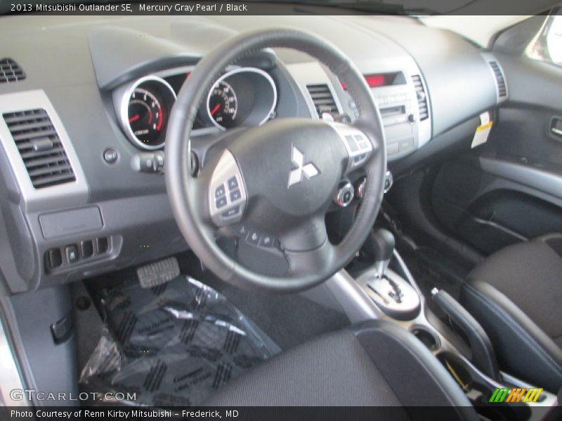 Mercury Gray Pearl / Black 2013 Mitsubishi Outlander SE