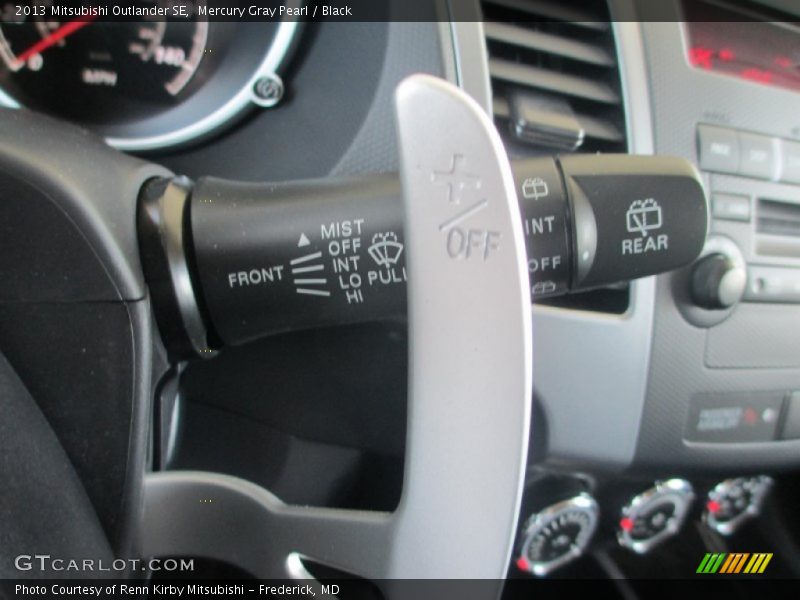 Mercury Gray Pearl / Black 2013 Mitsubishi Outlander SE
